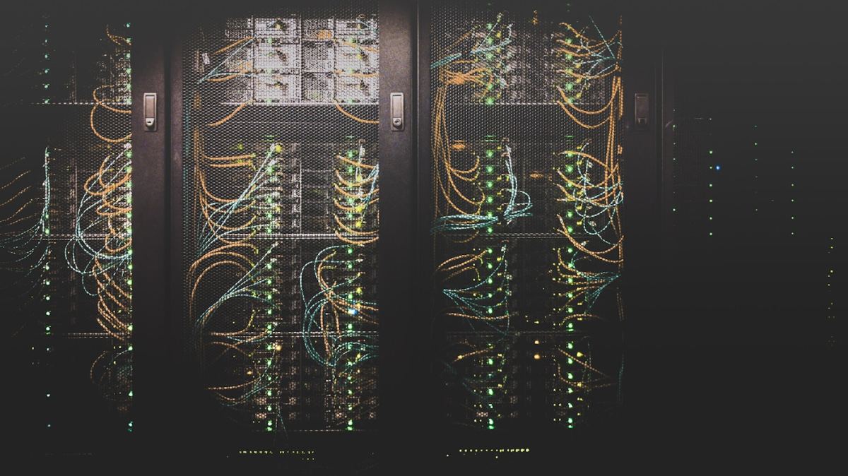 Infrastruktur server dan gateway controller keamanan